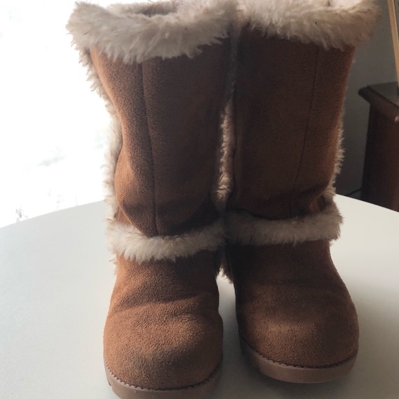 Faux fur boots 8M toddler - Picture 2 of 5